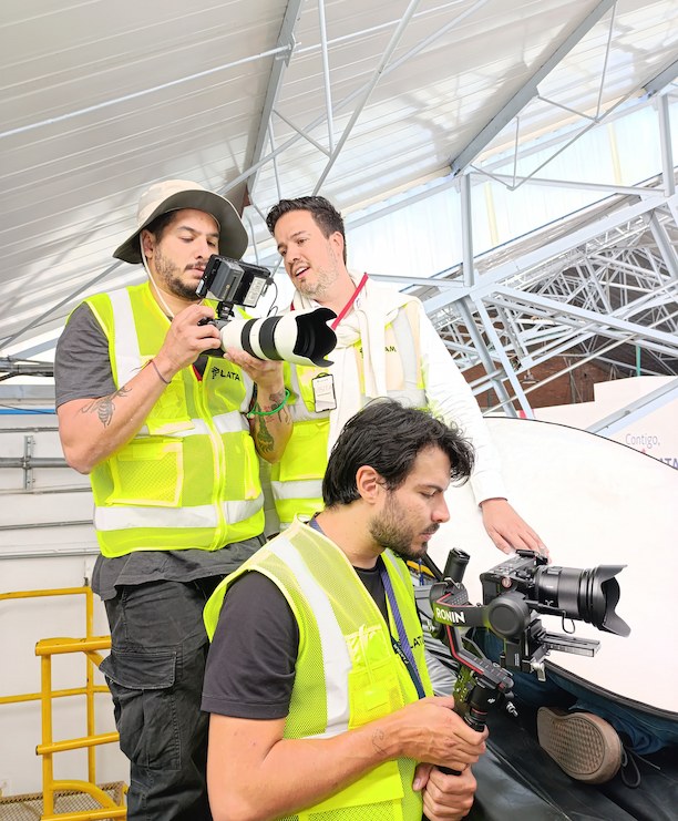 Miembros del equipo la7em grabando